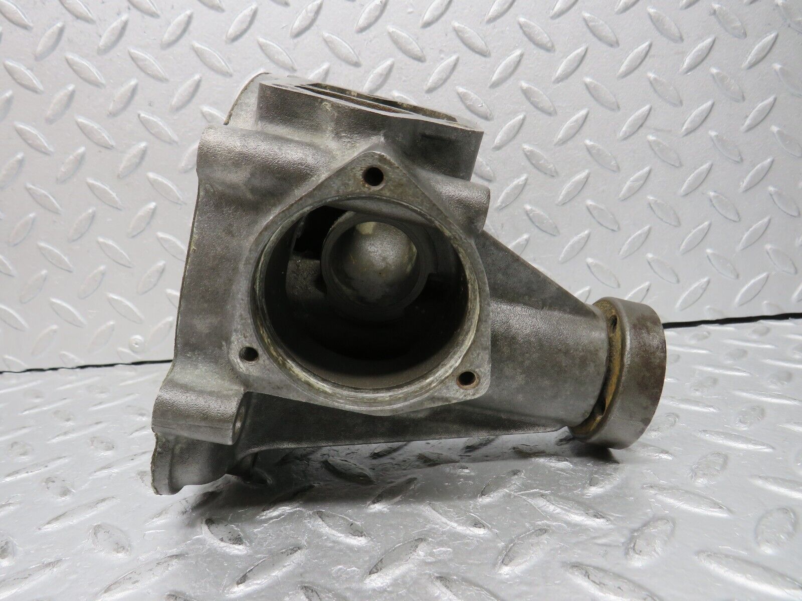 37641 Mercedes-Benz W109 300SEL Water Pump 1172010201 1162010207