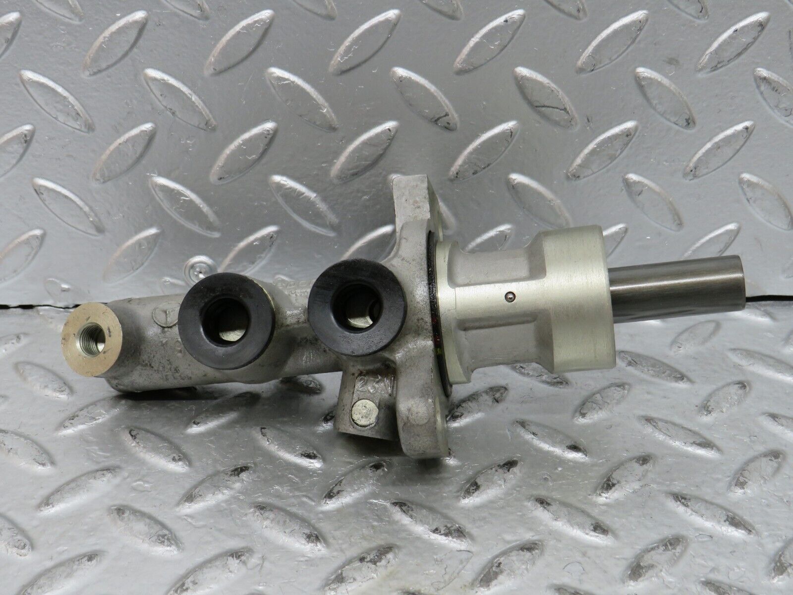 27651 Mercedes-Benz S124 300TE Wagon Brake Master Cylinder Lucas