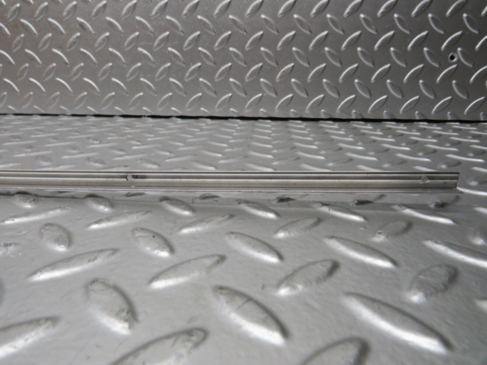 27734 Mercedes-Benz S124 300TE Wagon Sunroof Chrome Trim