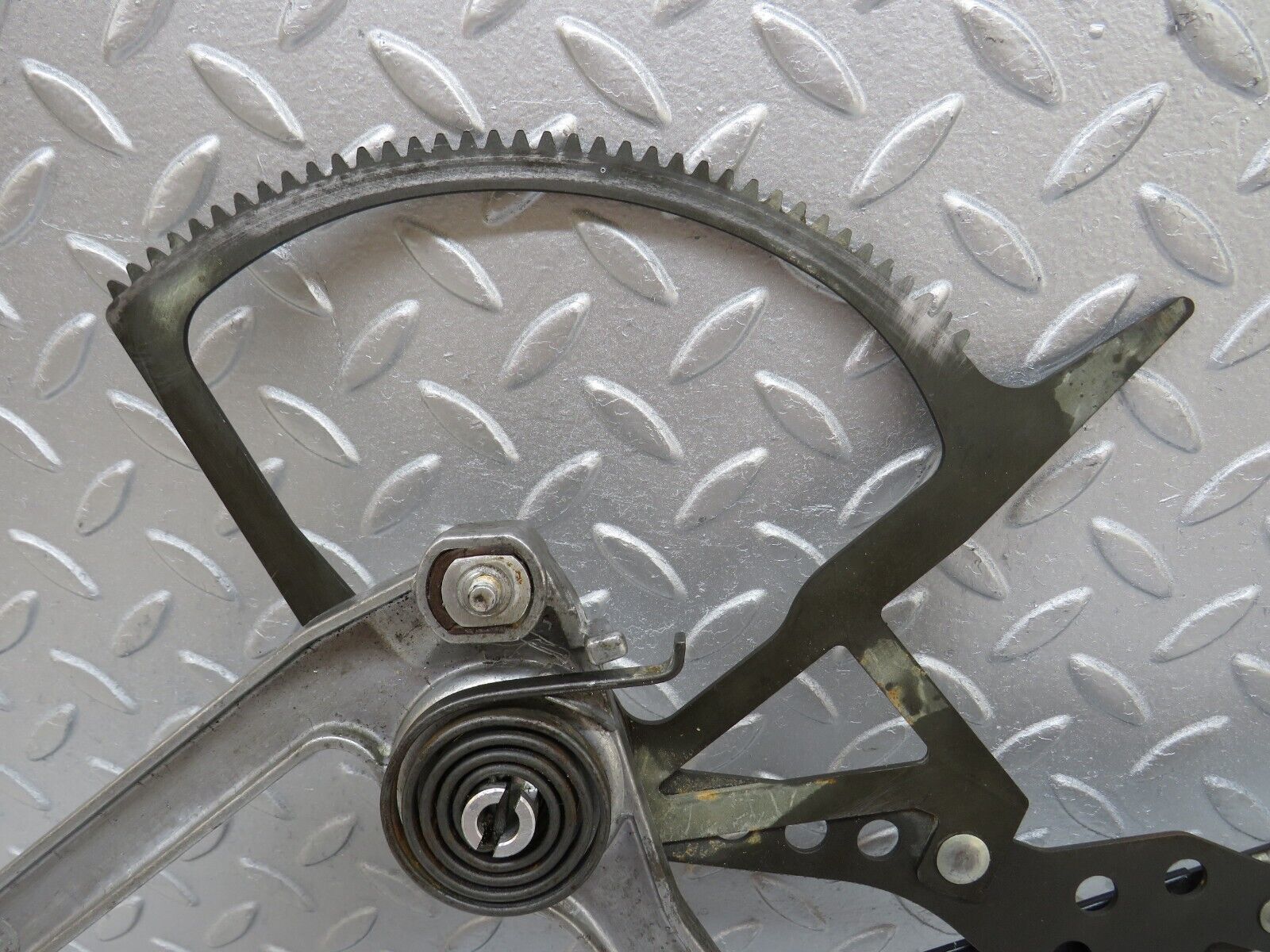 35988 Mercedes-Benz W126 420SE Front Left Power Window Regulator