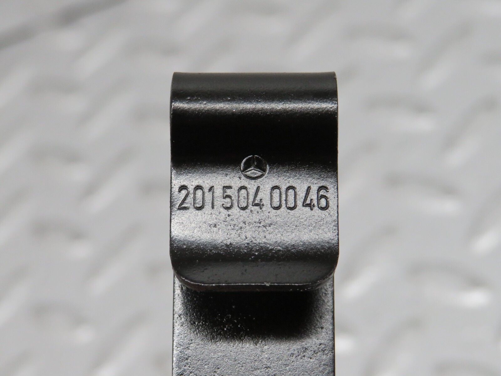 32577 Mercedes-Benz S124 300TE Wagon Radiator Fan Shroud Holder 2015040046