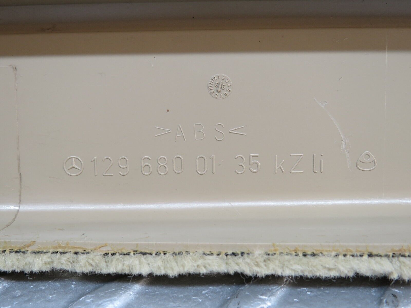 38285 Mercedes-Benz R129 280SL Coupe Left Door Sill Cover Beige 1296800135