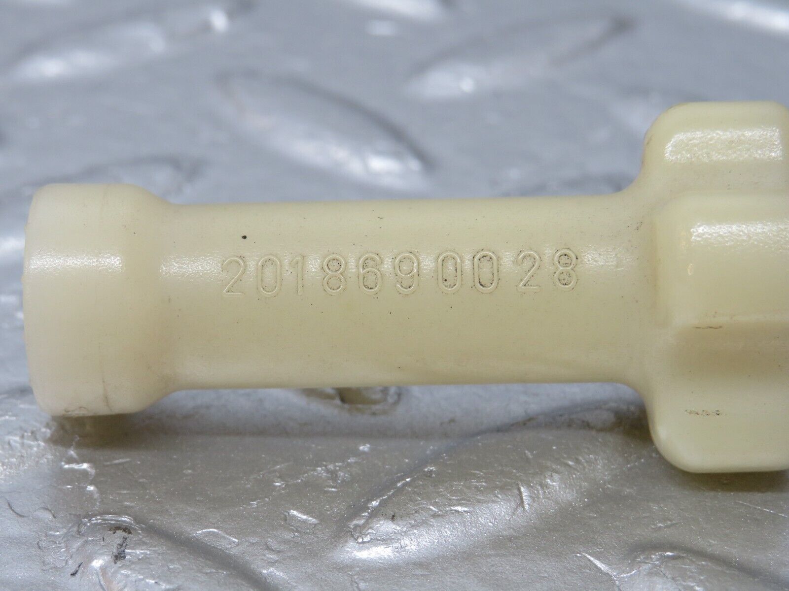 34005 Mercedes-Benz W124 260E Windscreen Washer Reservoir Holder 2018690028