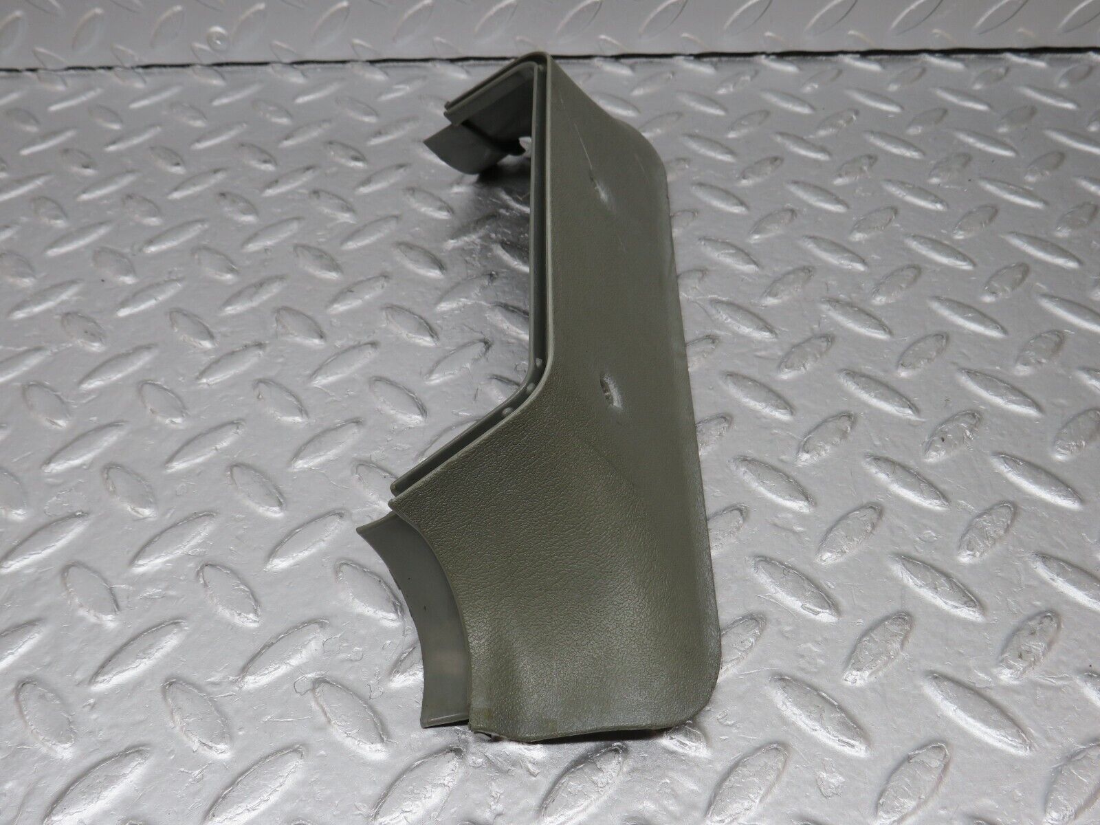 35981 Mercedes-Benz W126 420SE B Pillar Bottom Cover Left Grey 1266920122