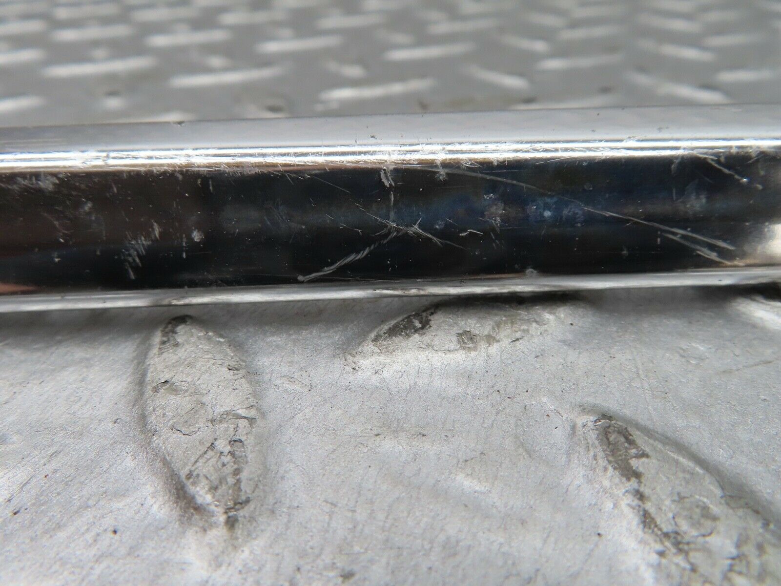 19123 Mercedes-Benz W123 300D Front Right Door Chrome Moulding Trim