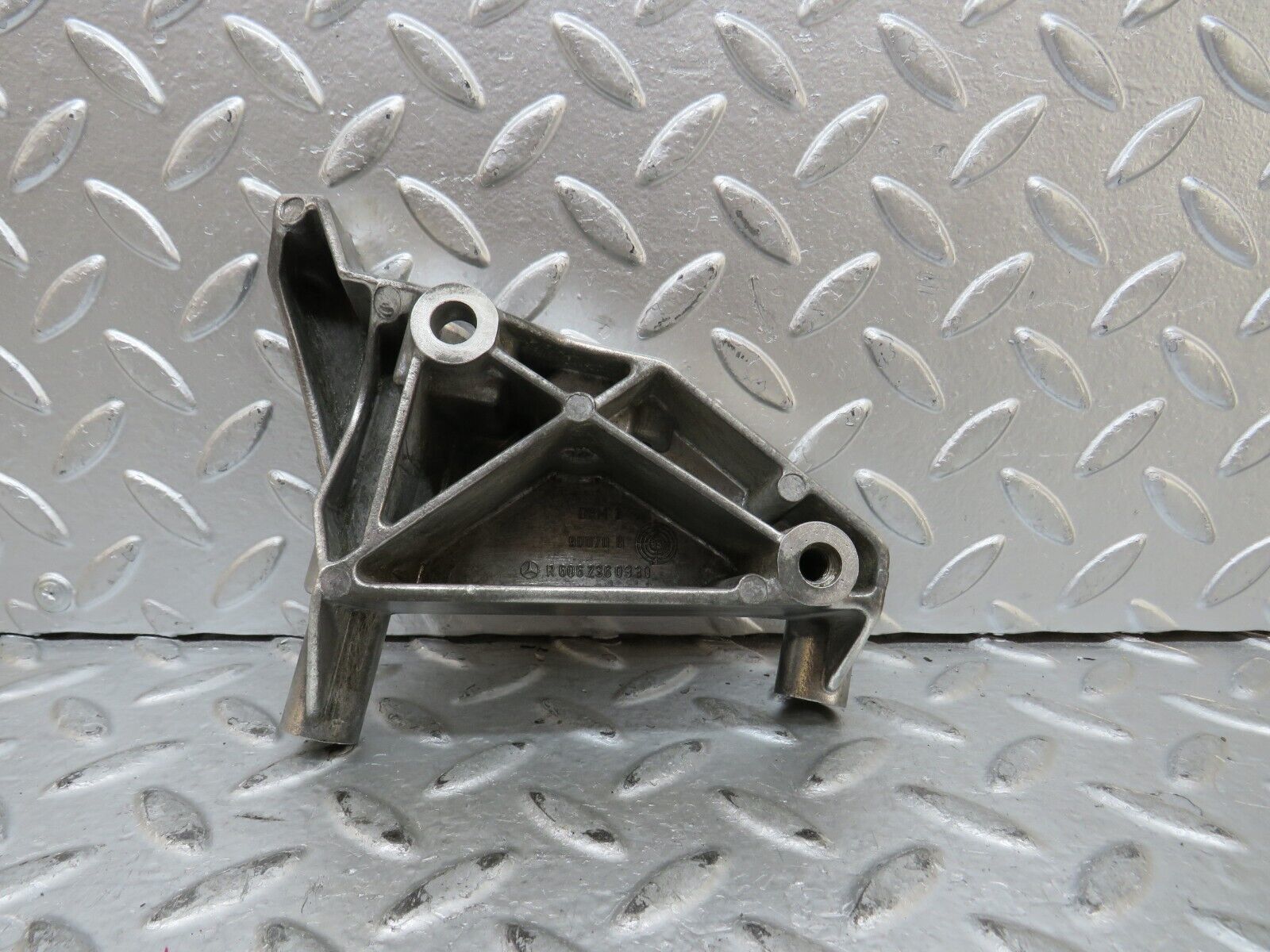 27768 Mercedes-Benz S124 300TE Wagon Power Steering Pump Bracket 6062360330