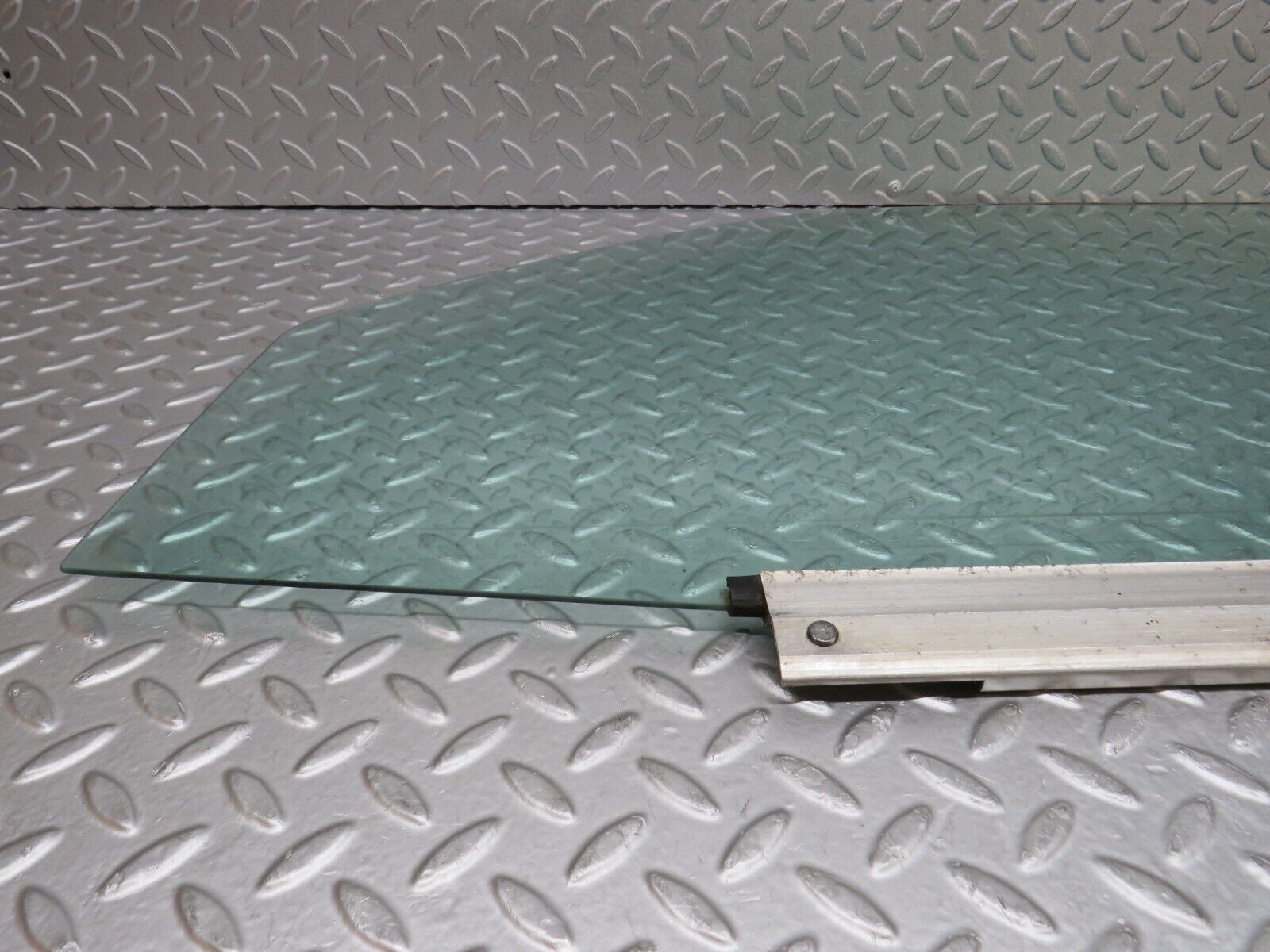 36564 Mercedes-Benz W201 190E 2.0L Front Left Door Window Glass