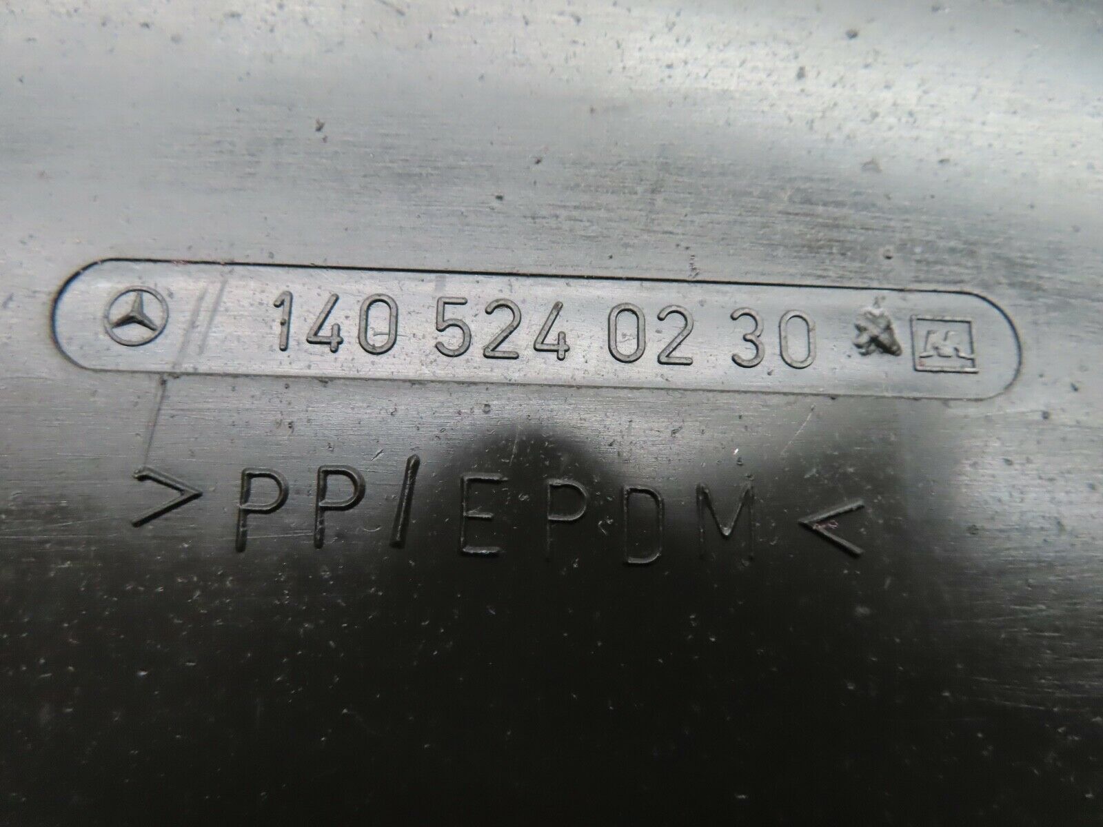 19594 Mercedes-Benz C140 CL420 Engine Bay Undertray Cover Pair 1405240330