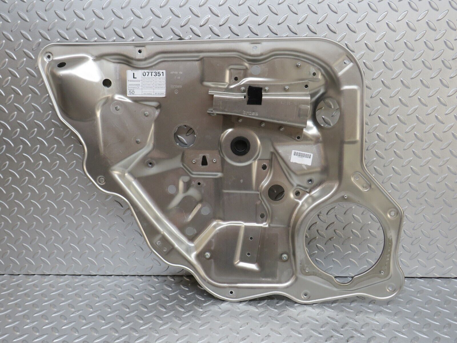 35107 Mercedes-Benz W221 Rear Left Window Regulator Support Panel