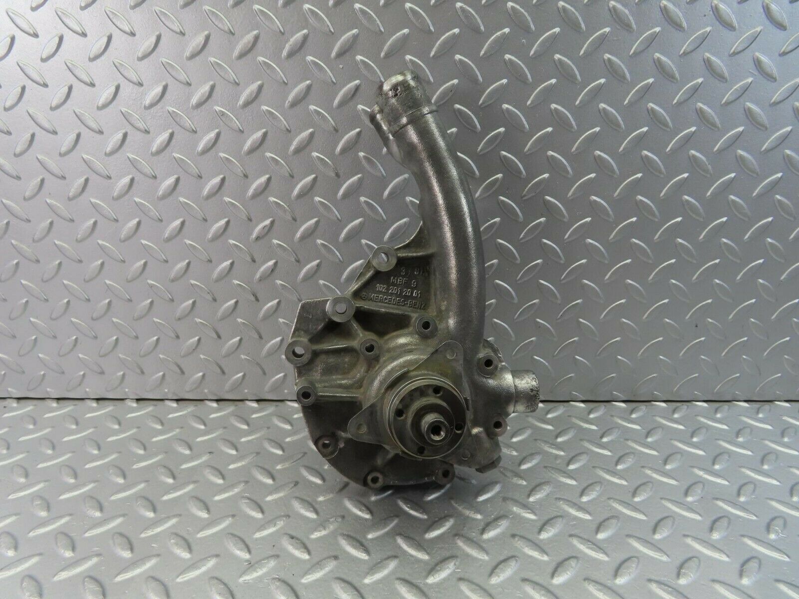 10556 Mercedes-Benz W201 190E Water Pump 1022012001
