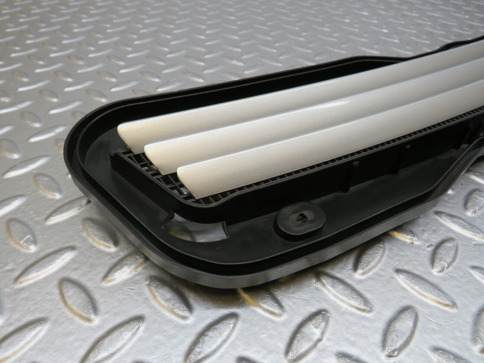 34711 Mercedes-Benz W210 320E Bonnet Upper Grill 2108800805