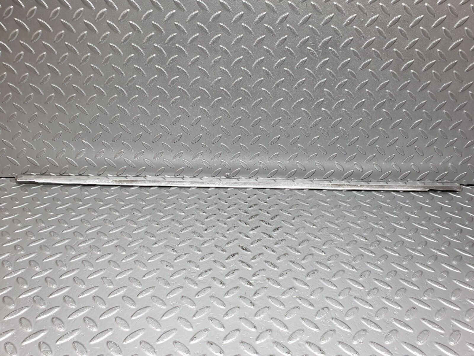 41189 Mercedes-Benz W126 300SE Front Right Door Chrome Moulding Trim