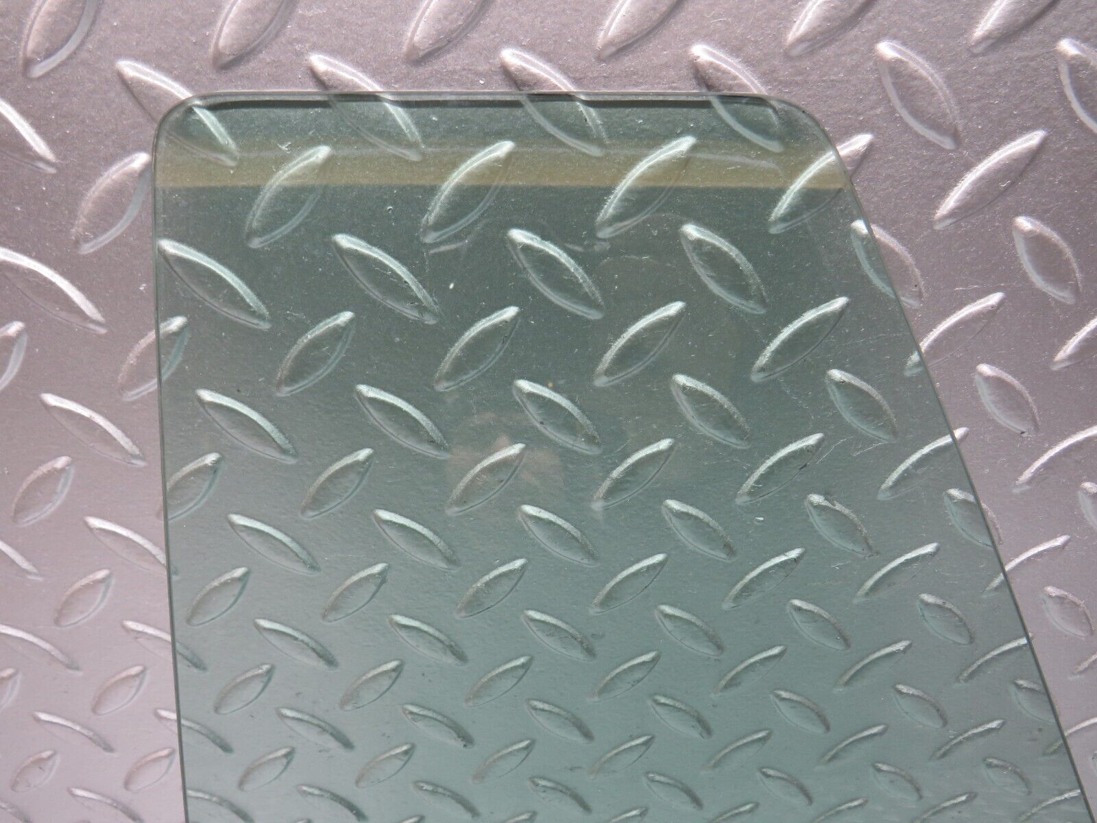 31479 Mercedes-Benz S124 220TE Wagon Rear Left Quarter Window Glass