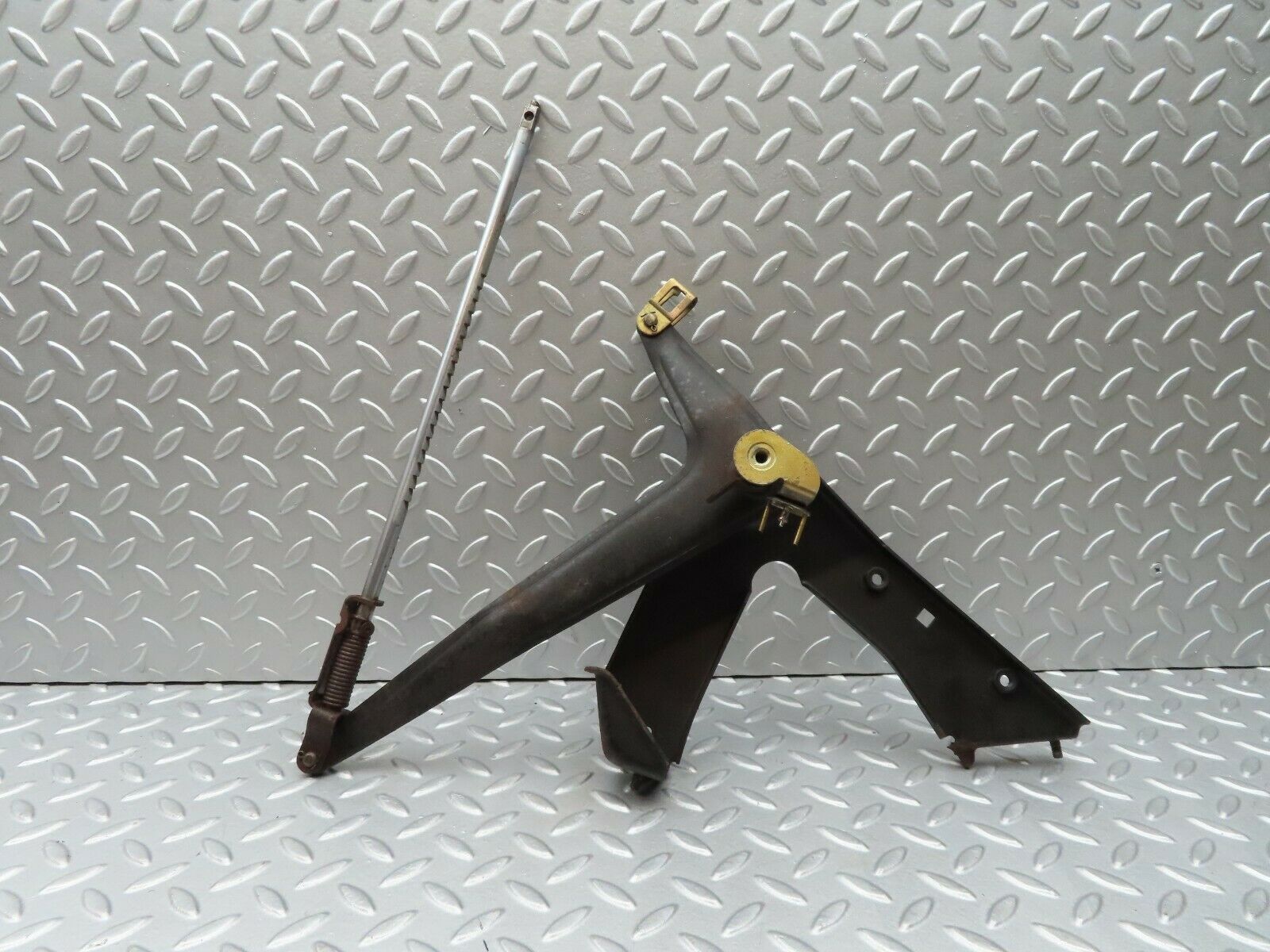 4871 Mercedes-Benz W114 280CE Coupe Handbrake Regulator