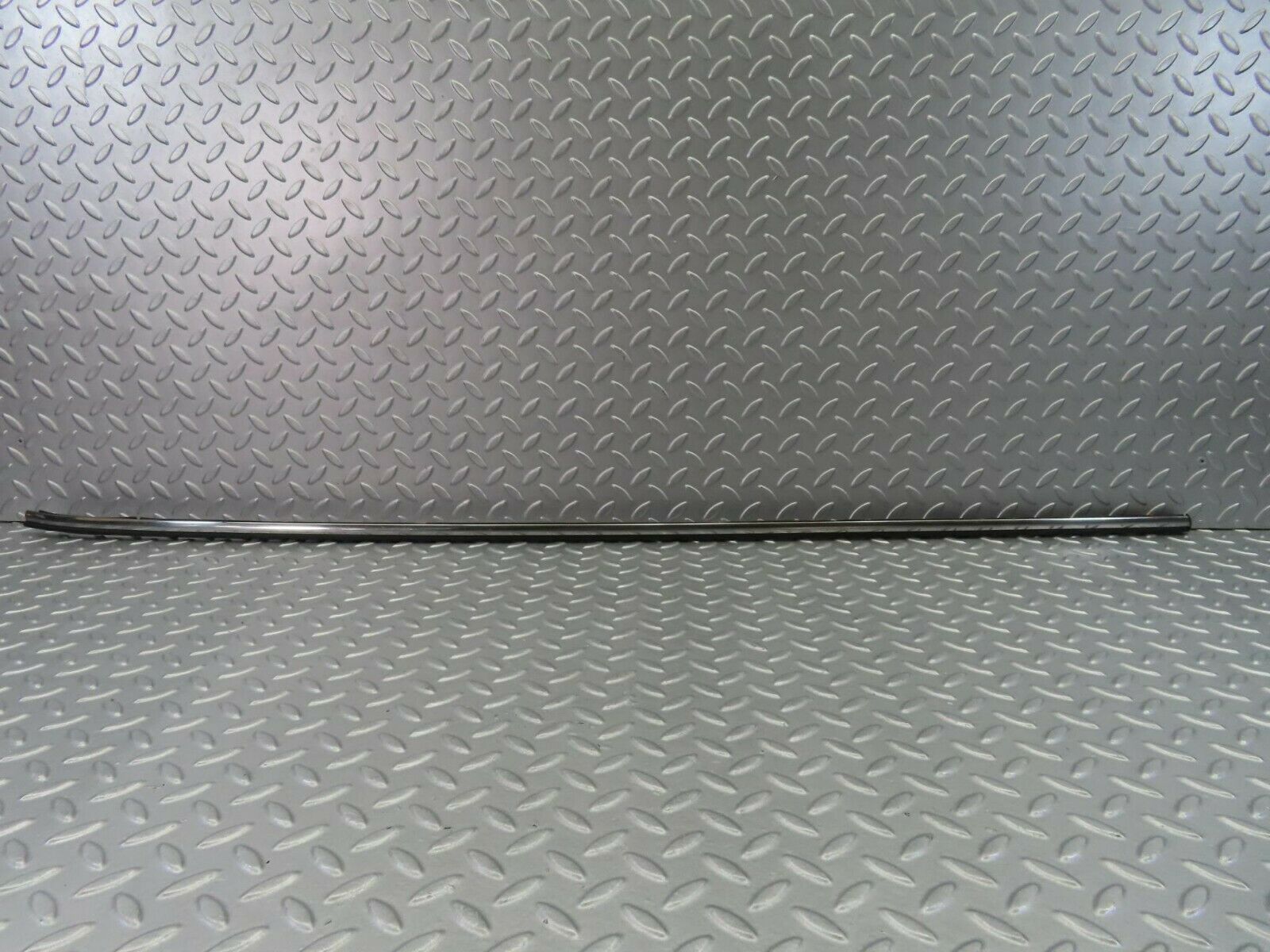 7872 Mercedes-Benz W115 220D Centre Fender Wing Chrome Trim Rear Right