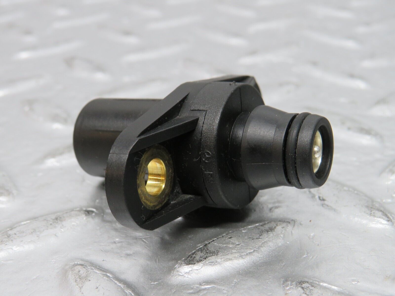 31464 Mercedes-Benz S124 220TE Wagon Camshaft Position Sensor 0021539528