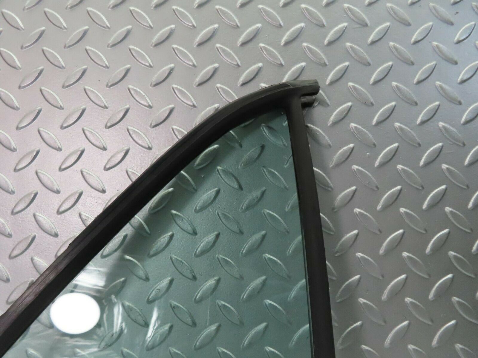 10778 Mercedes-Benz W123 230E Rear Right Quarter Window Glass 1237350224