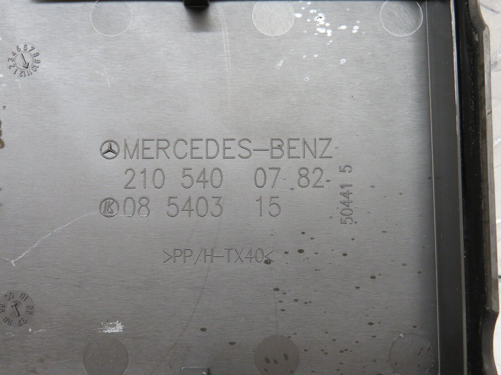 34845 Mercedes-Benz W210 320E Fuse Box 2105400350 2105400782