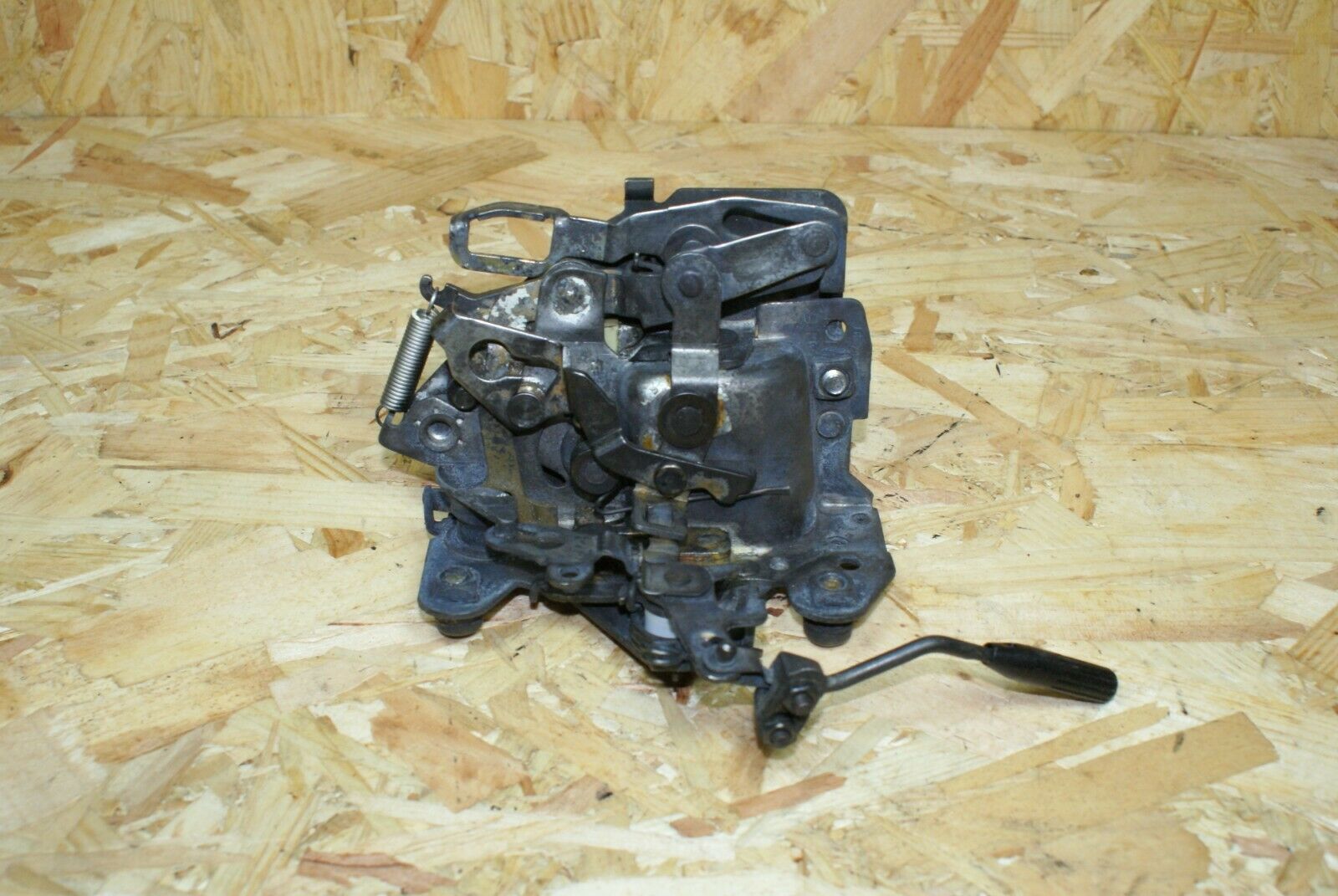 2250 Mercedes-Benz W123 280E Front Right Door Lock N/S