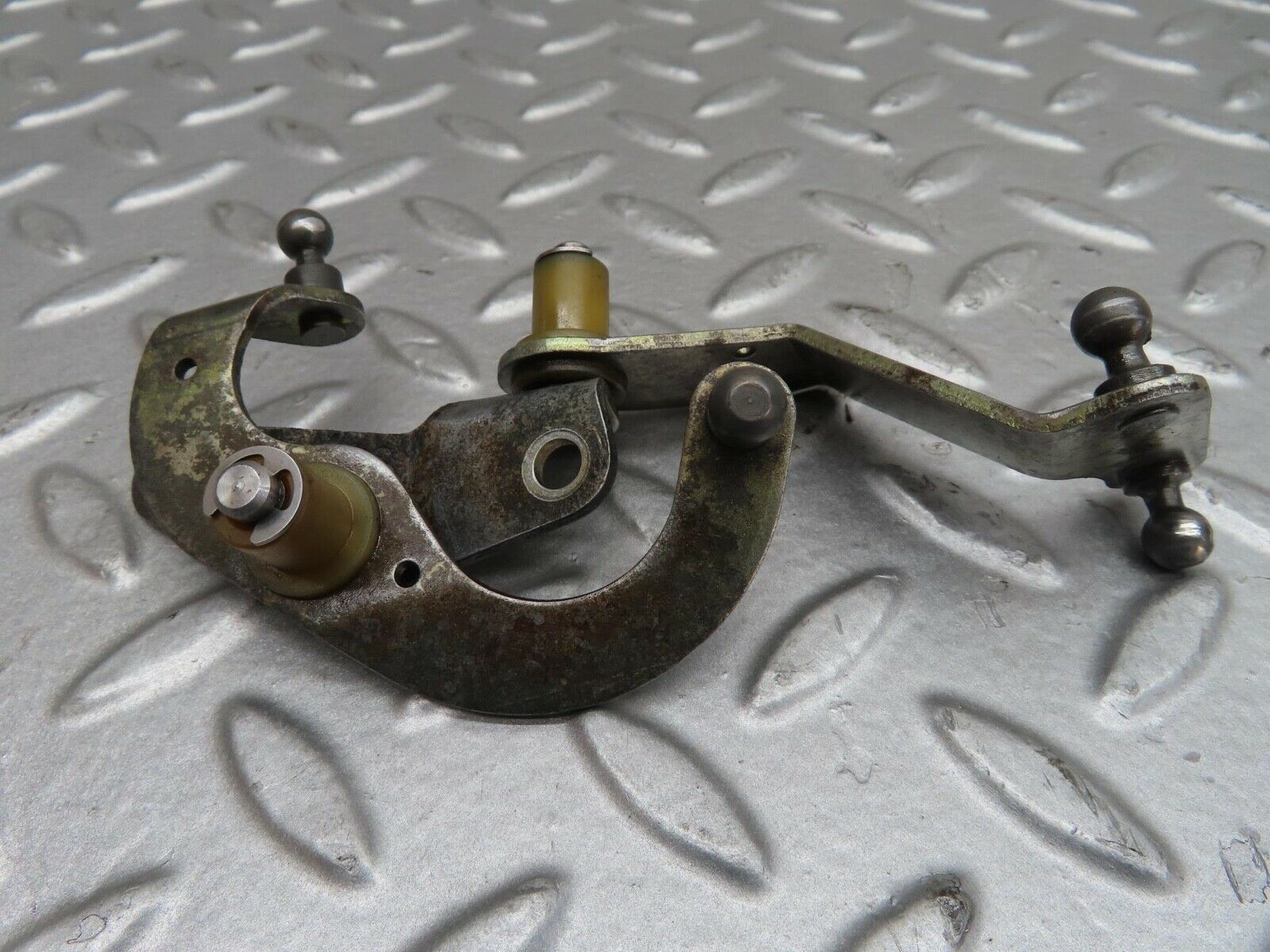 15455 Mercedes-Benz W123 230E Throttle Linkage