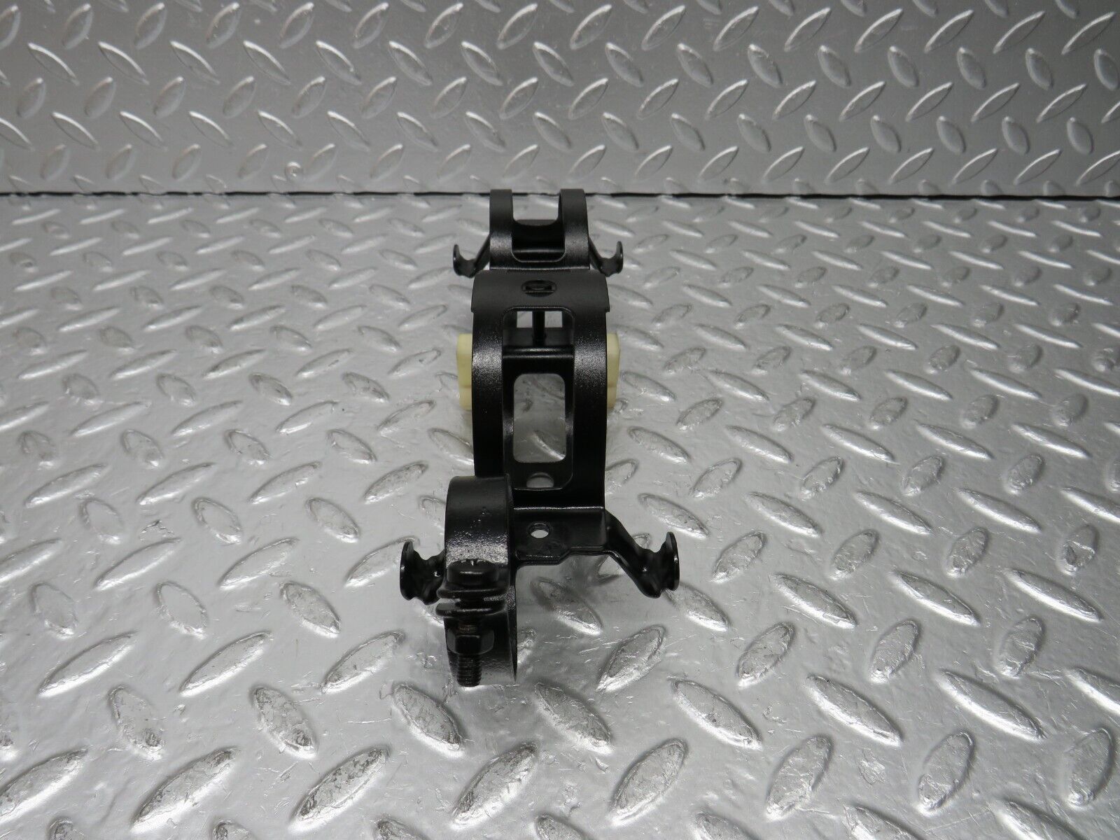 30384 Mercedes-Benz W124 230E Fuel Pump Fuel Filter Bracket Holder