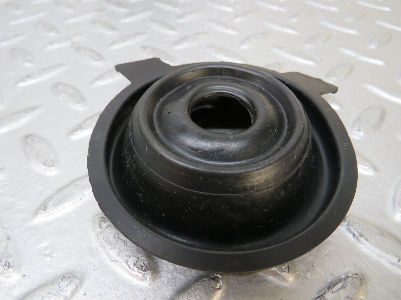 25883 Mercedes-Benz W124 280E Fuel Tank Rubber Seal 1244710481