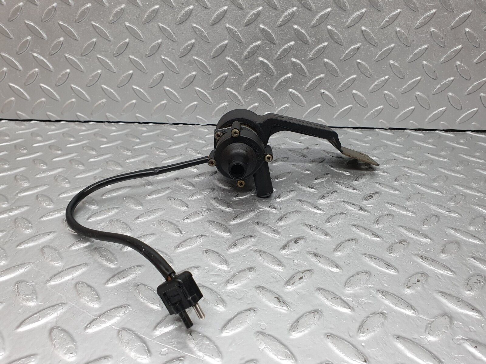 41085 Mercedes-Benz W126 300SE Auxiliary Heating Water Pump 1268301814