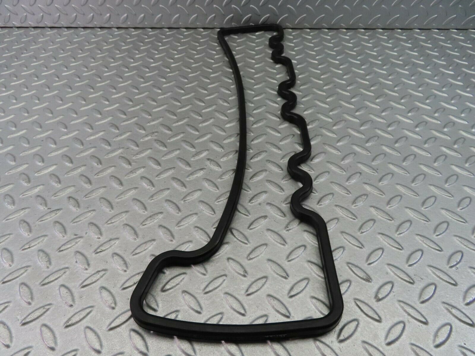 8105 Mercedes-Benz W108 Valve Cover Gasket Seal 1300160221