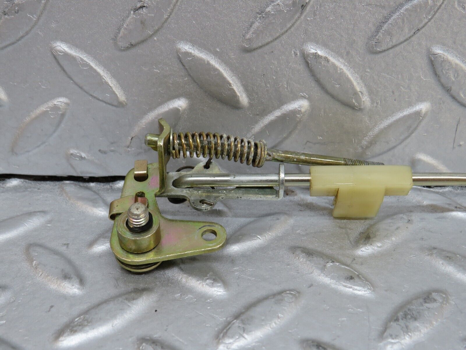 37293 Mercedes-Benz W109 300SEL Rear Left Door Lock Vacuum Actuator