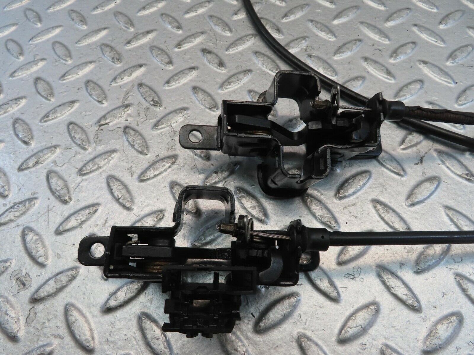 11313 Mercedes-Benz W221 S320 Bonnet Cable With Lock Latch Catch