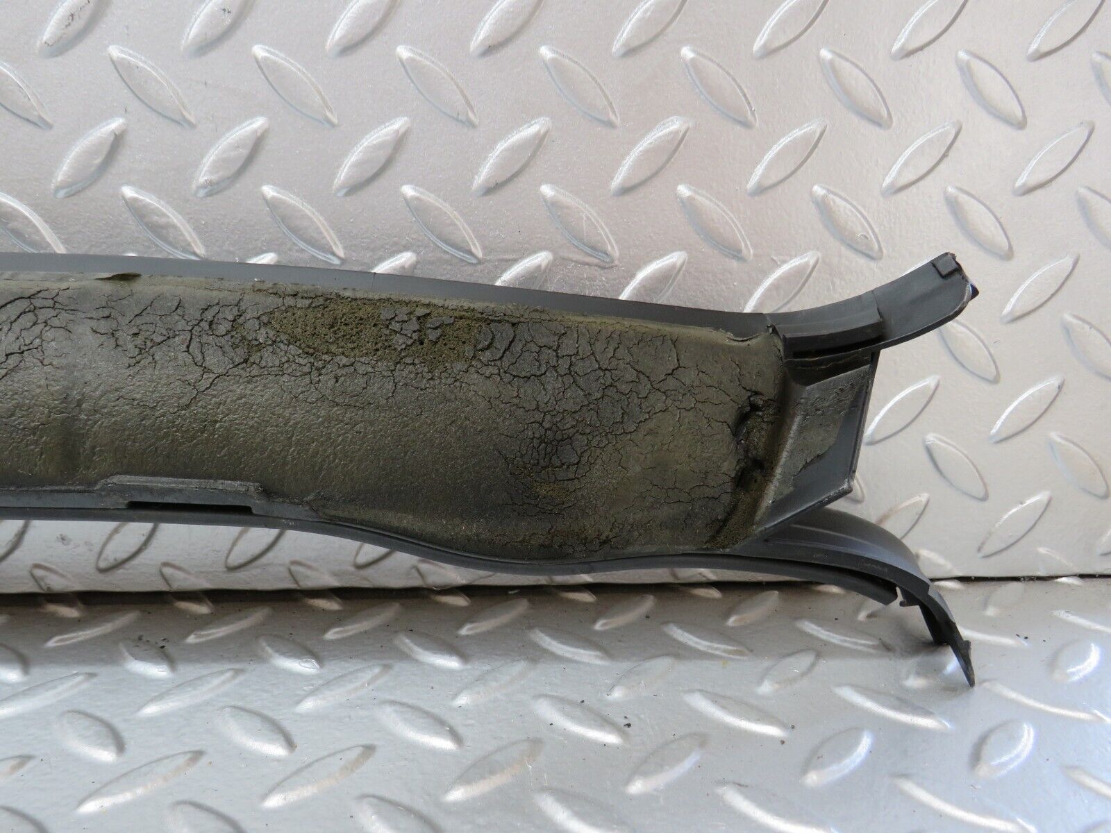 29613 Mercedes-Benz W124 230E Water Drain 1246202667 1246200978 1246200778