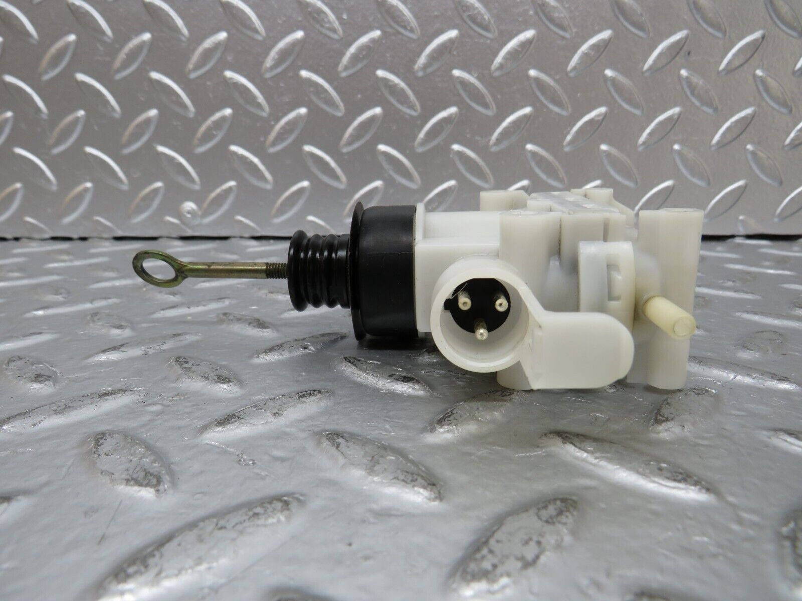 25313 Mercedes-Benz W201 190D Front Left Door Lock Actuator