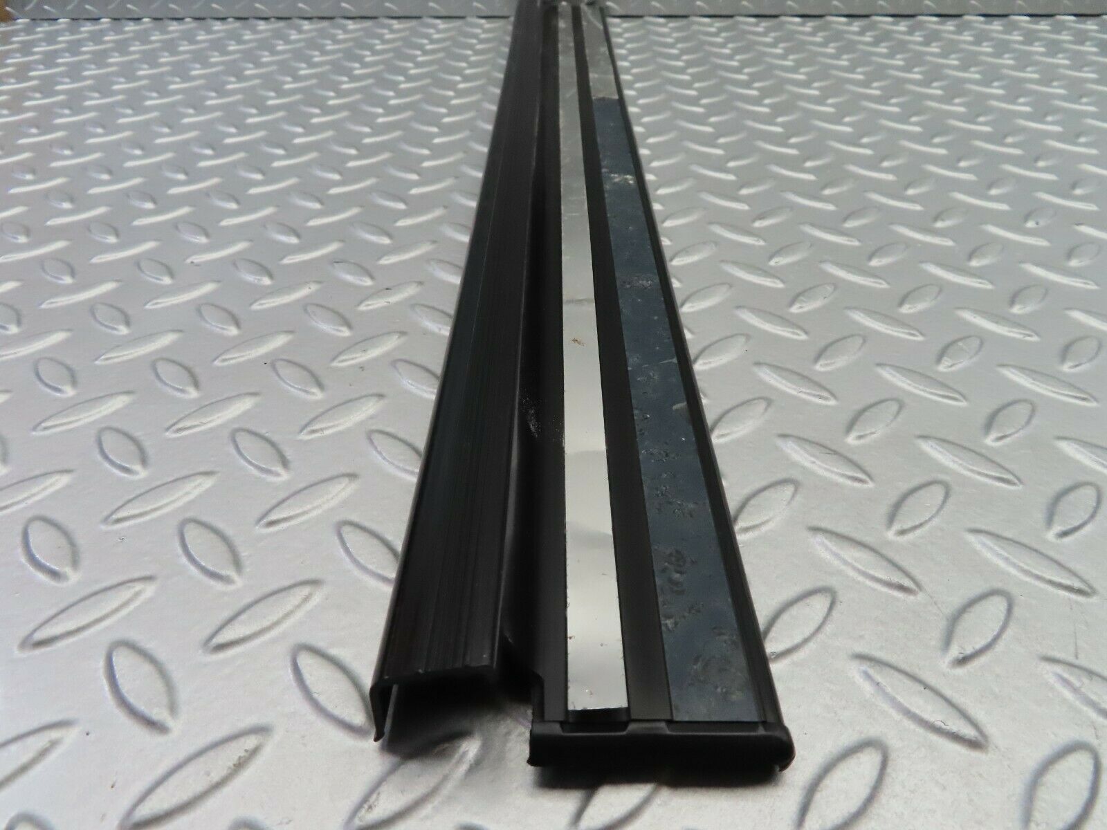 6548 Mercedes-Benz S124 E220 Wagon Front Right Door Sill Trim