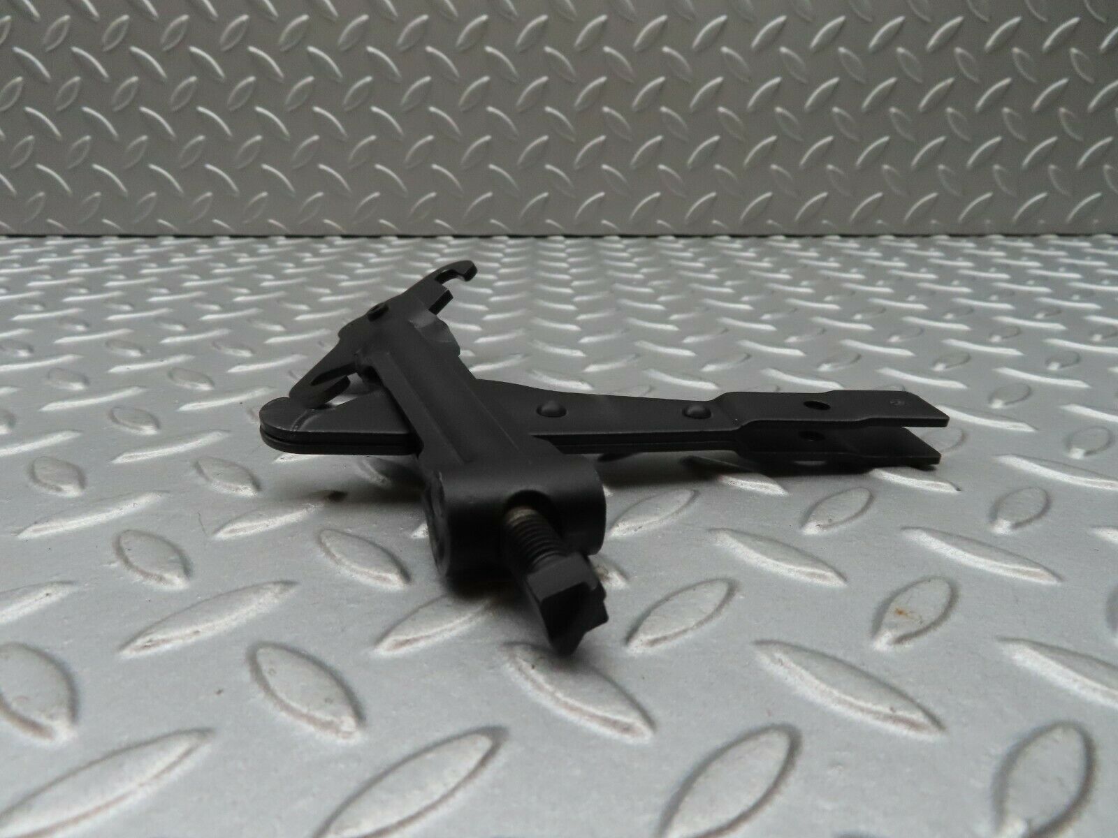 3847 Mercedes-Benz S123 200T Wagon Handbrake Adjusting Handbrake Regulator