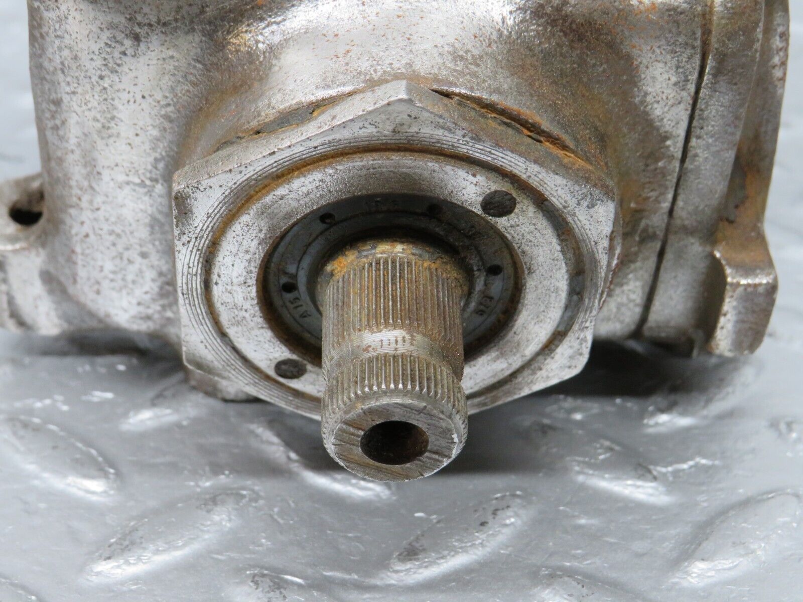 40391 Mercedes-Benz W110 230 Steering Box Steering Rack 1114610701