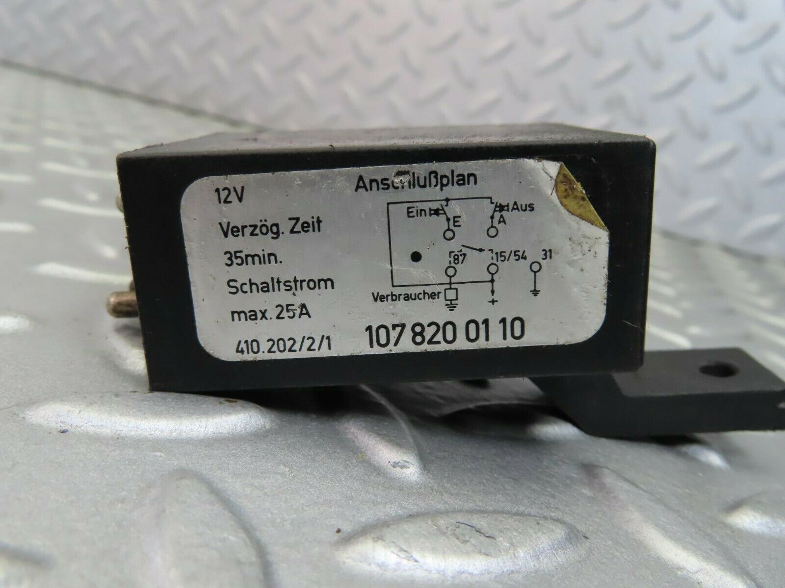 8207 Mercedes-Benz C107 Heated Window Relay 1078200110
