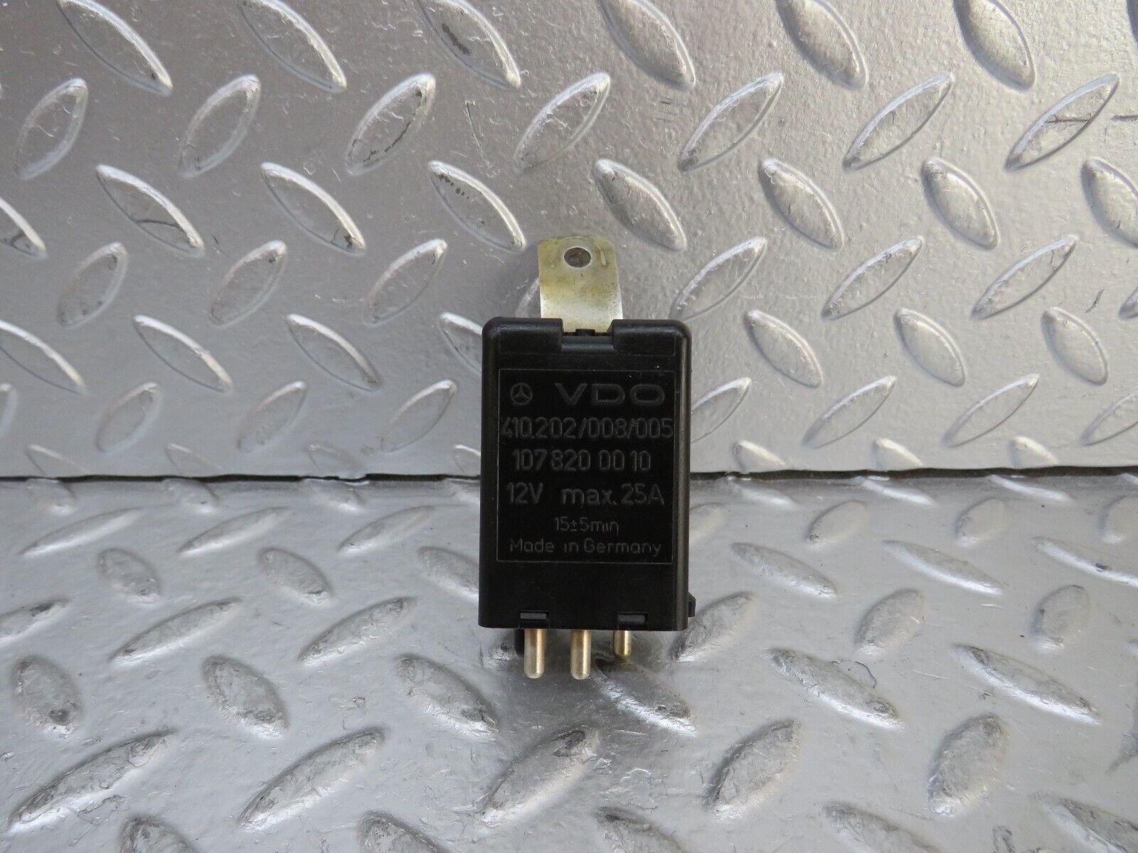 26914 Mercedes-Benz W123 240D Rear Heated Window Relay 1078200010