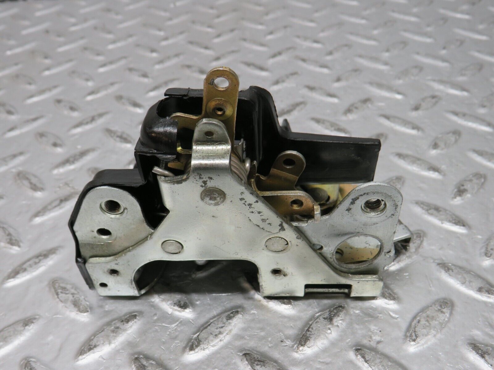 32142 Mercedes-Benz W123 230E Front Left Door Lock Mechanism 1237230108