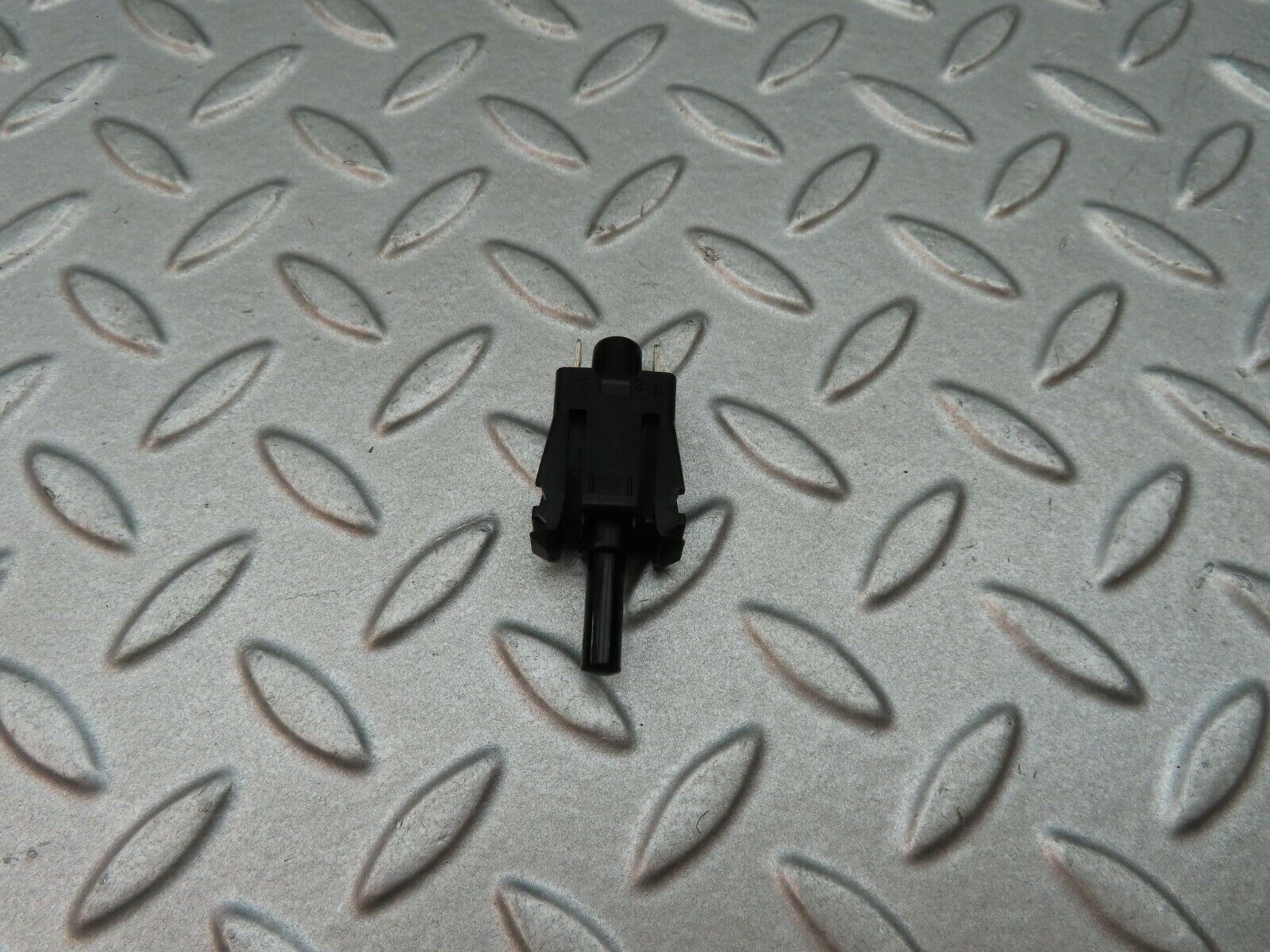 5761 Mercedes-Benz W123 200 Door Contact Switch 0015458714