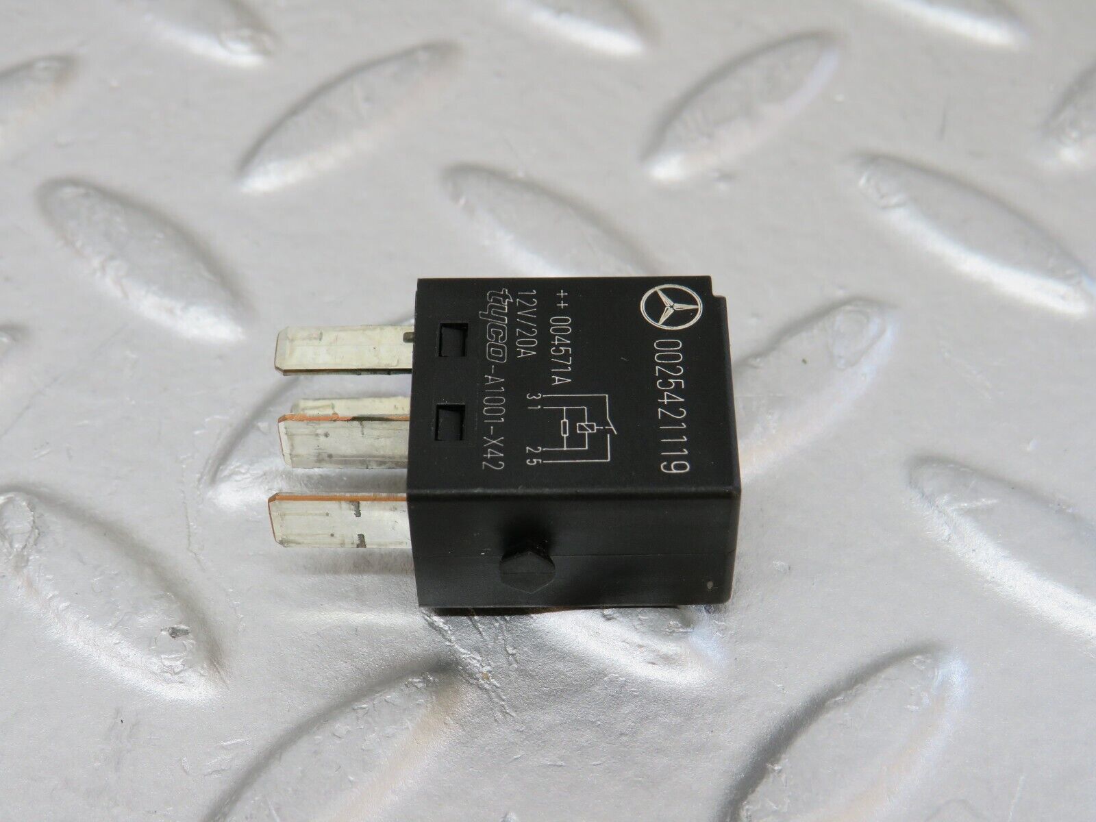 34874 Mercedes-Benz W210 320E Indicator Relay 0025421119