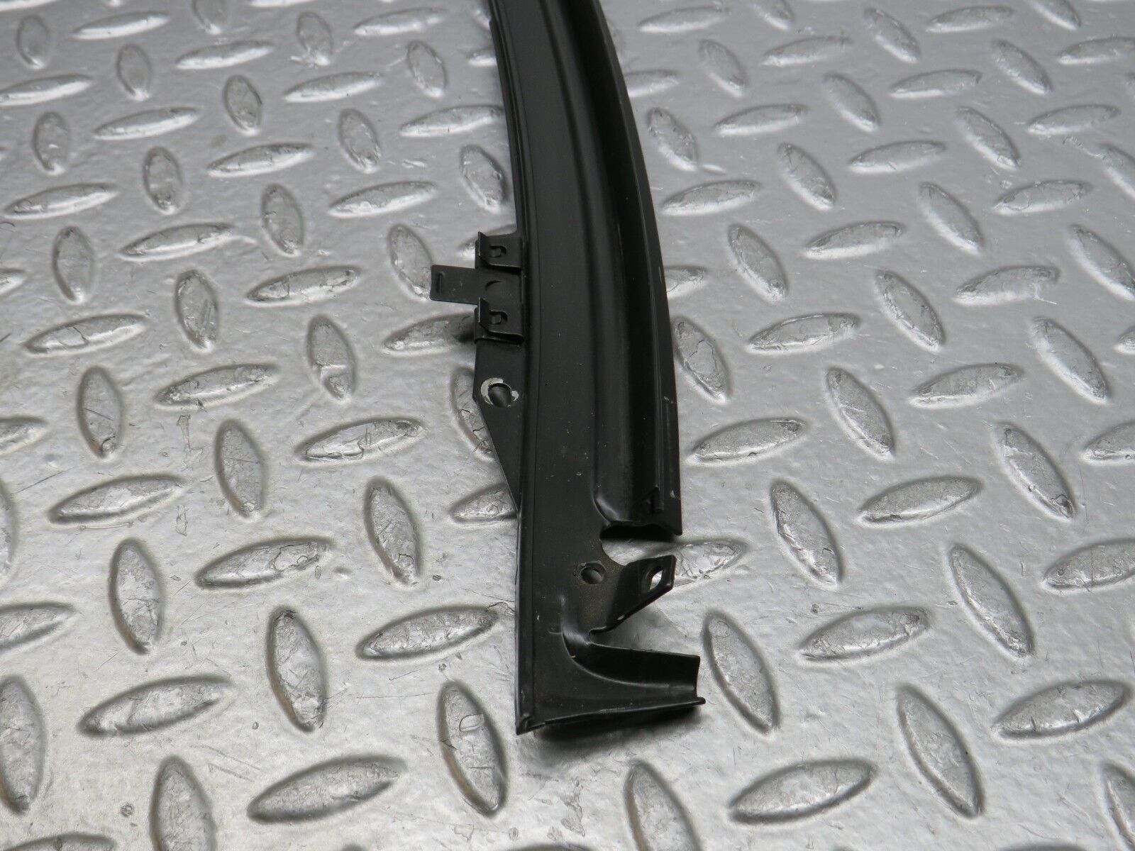 39804 Mercedes-Benz R129 320SL Coupe Front Windscreen Top Moulding Trim