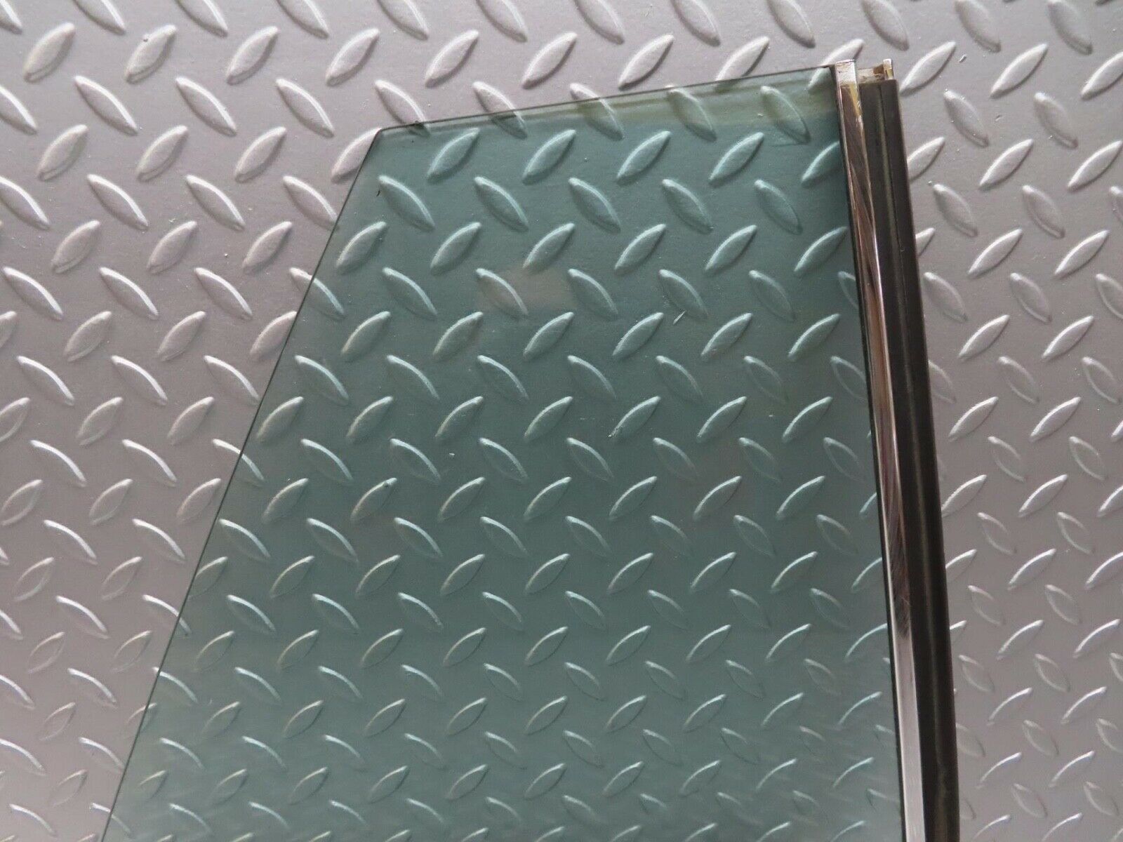 14121 Mercedes-Benz C107 280SLC Rear Right Quarter Window Glass