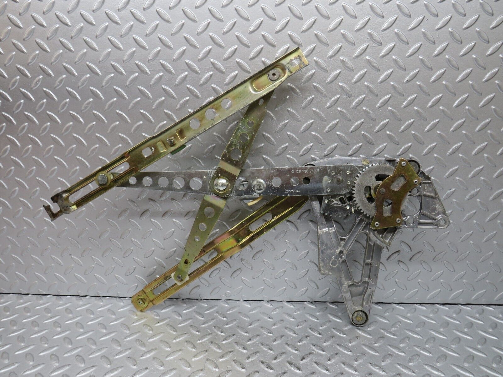 36862 Mercedes-Benz C126 420SEC Right Door Power Window Regulator 1267202646 1267250411