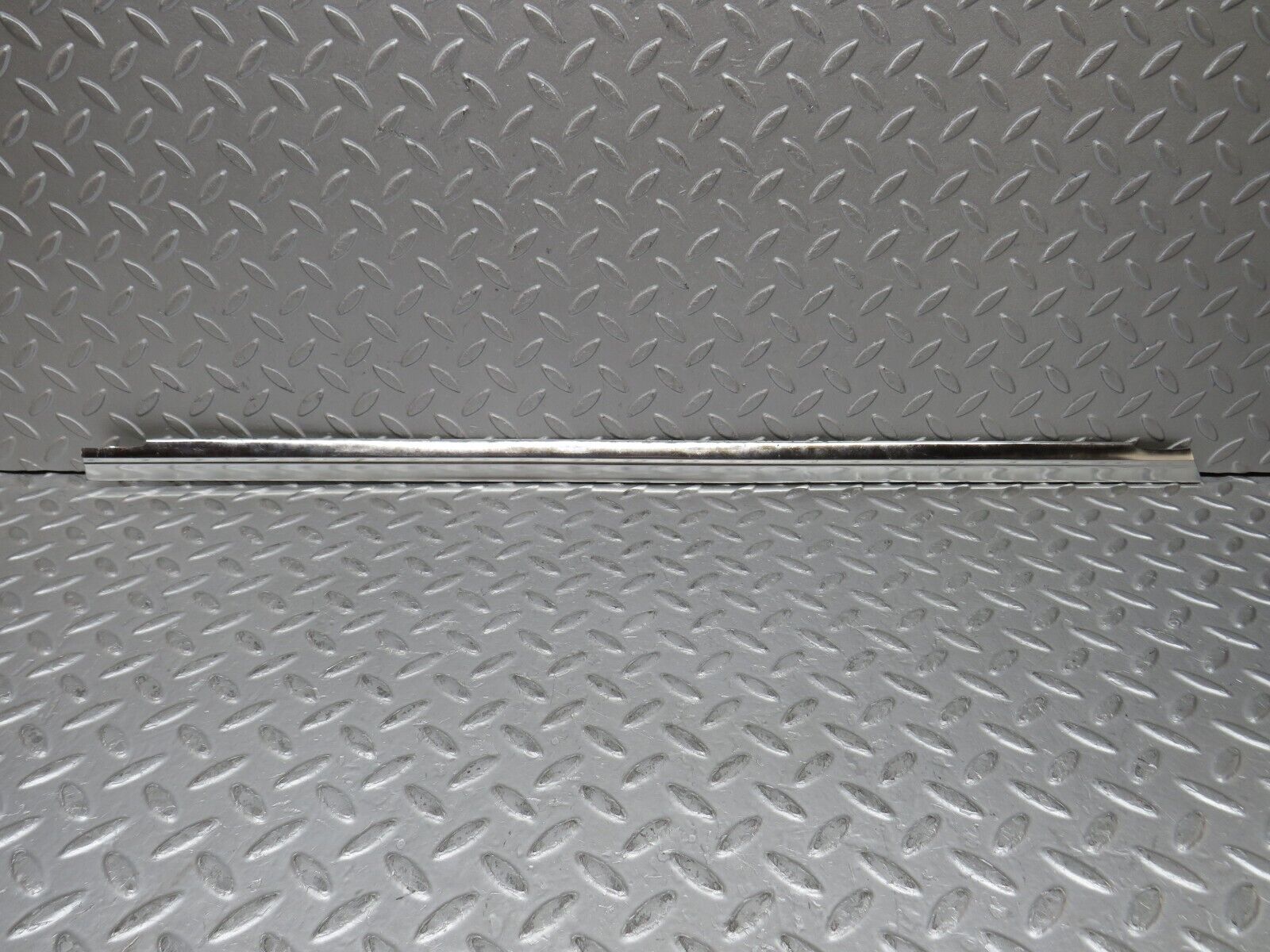 37313 Mercedes-Benz W109 300SEL Front Right Door Chrome Moulding Trim