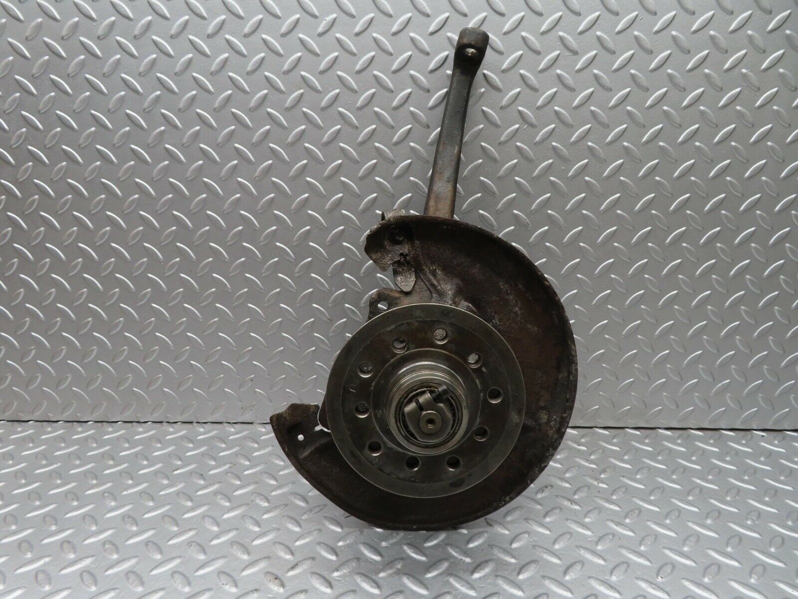 14824 Mercedes-Benz W116 350SE Front Right Wheel Hub