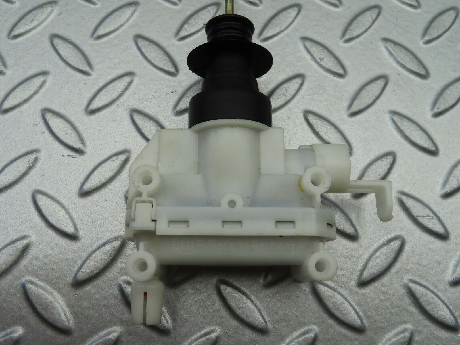 6576 Mercedes-Benz S124 E220 Wagon Trunk Lock Vacuum Actuator