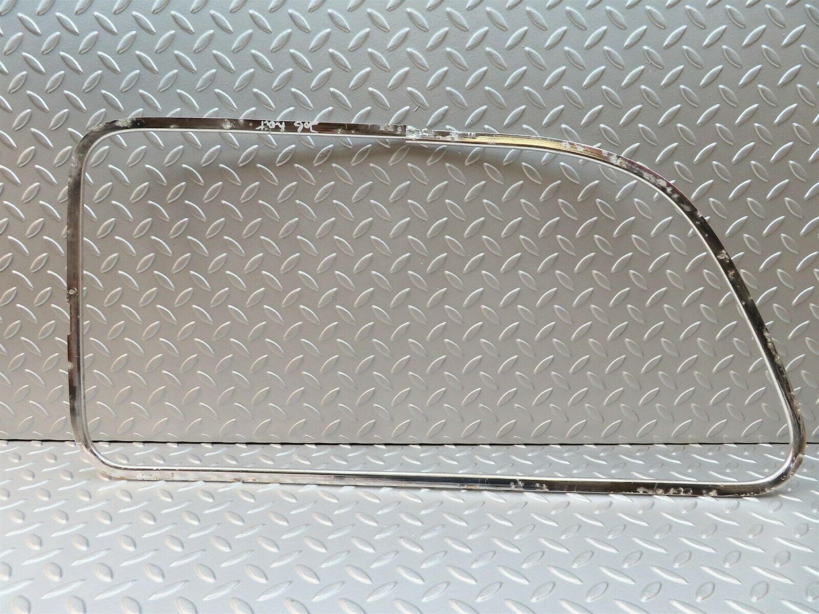 2047 Mercedes-Benz W105 219 PONTON Rear Right Door Chrome Trim