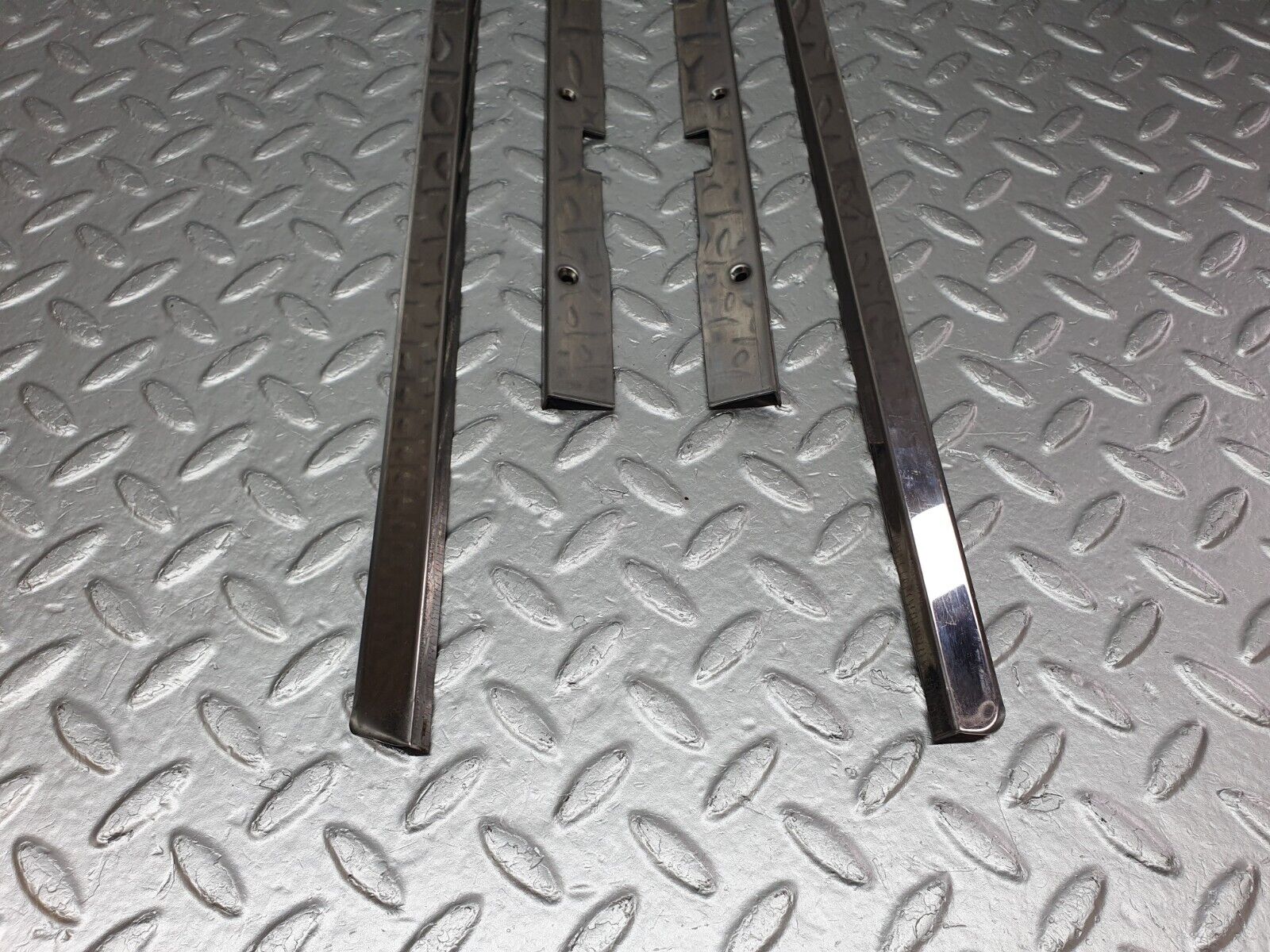 41578 Mercedes-Benz W124 200E Sunroof Chrome Trim Set