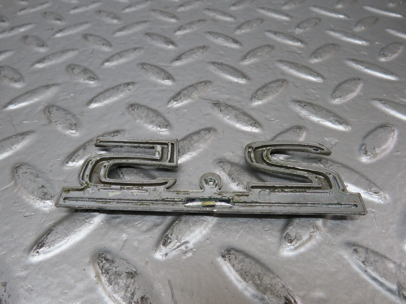25200 Mercedes-Benz W201 190D Trunk Badge 2.5 Emblem