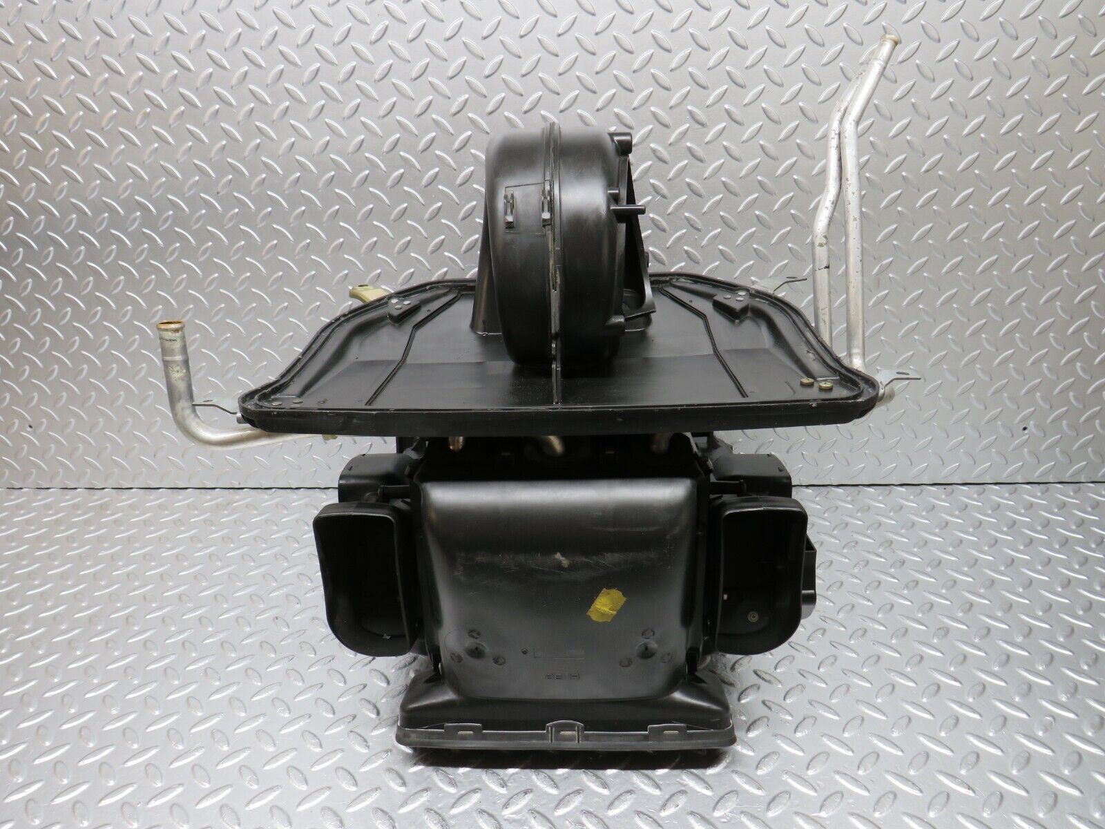34235 Mercedes-Benz W124 260E Heater Box Blower Housing Behr 91.573.12.027
